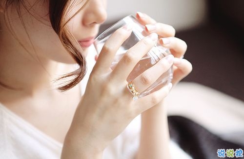 關(guān)于愛情中甜蜜和欣喜的說說帶圖片 承蒙你出現(xiàn)夠我喜歡好多年4