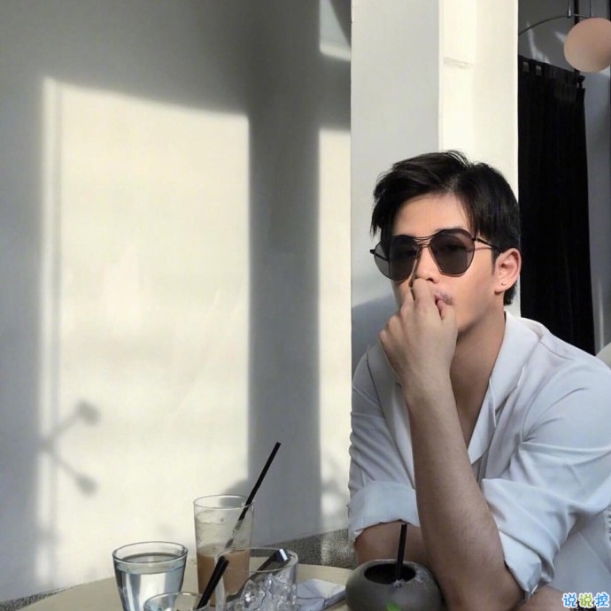 文字控說說短句圖片精選：還是很想跑很遠(yuǎn)的路，去看一個(gè)很愛的人10