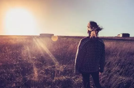 愛情傷感的句子看了都想流眼淚 句句說到心坎1