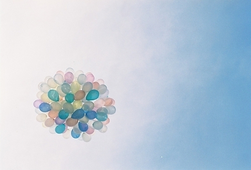 很勵(lì)志的正能量說(shuō)說(shuō)帶圖片 我有孤勇一腔起于星光止于他鄉(xiāng)15