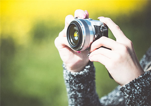 痛徹心扉的傷感愛(ài)情說(shuō)說(shuō)帶圖片 我在每個(gè)下雨天想起你9