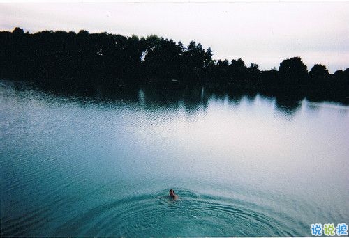 黃昏夜晚時(shí)感到惆悵的個(gè)性說(shuō)說(shuō) 憂(yōu)郁沮喪時(shí)發(fā)的說(shuō)說(shuō)1