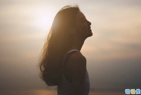 比較有哲理戳人心窩的經(jīng)典說說帶圖片 對生活對人生有感悟很現(xiàn)實的說說大全(圖文)14