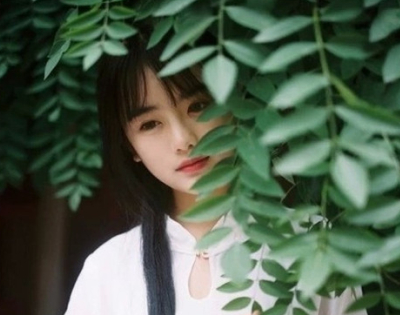 唯美古風(fēng)句子配圖片：有些人，一旦遇見(jiàn)，便一眼萬(wàn)年