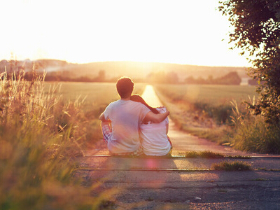 微信說說帶圖片：這個世界，看你二的人很多，陪你二的人很少1