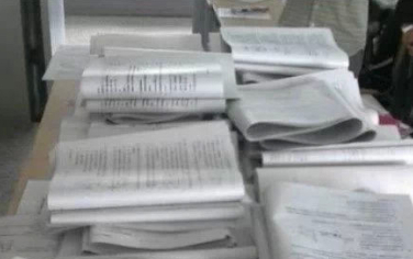 微信說說帶圖片：這個世界，看你二的人很多，陪你二的人很少7