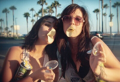 配圖片的朋友說(shuō)說(shuō)：什么是好朋友？有人說(shuō)，那是地球上翻版的自己13