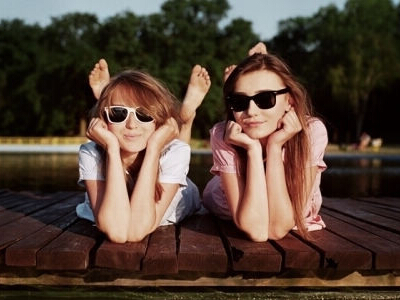 配圖片的朋友說(shuō)說(shuō)：什么是好朋友？有人說(shuō)，那是地球上翻版的自己11