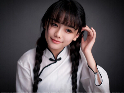 QQ搞笑圖片說說：經常被自己蠢哭，又不能揍自己