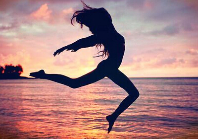 勵(lì)志說說配圖片：你現(xiàn)在的態(tài)度，決定十年后的你是人物還是廢物