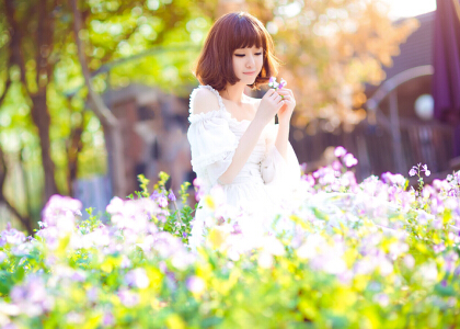 QQ逗比說(shuō)說(shuō)帶圖片：誰(shuí)特么告訴我諾基亞能砸核桃，現(xiàn)在黑屏了