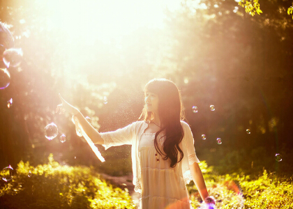 正能量文字帶圖：別輕易松開你的夢想，總有一天它會在你手里發(fā)光