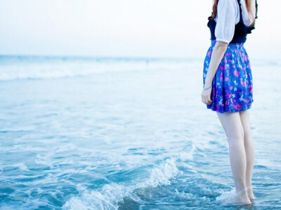 失戀傷感說(shuō)說(shuō)帶圖片：離開(kāi)你我過(guò)得很好，假裝一切都很好