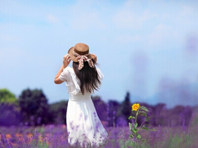 空間個(gè)性說說帶圖片：哪有什么錯(cuò)過的人，會(huì)離開的都是路人