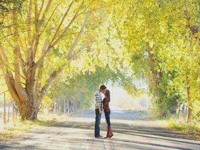 QQ愛情圖片說說：一年四季會(huì)有很多意外，但最迷人的還是遇見了你