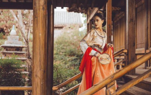 唯美仙氣十足的古風(fēng)詩詞說說帶圖片8