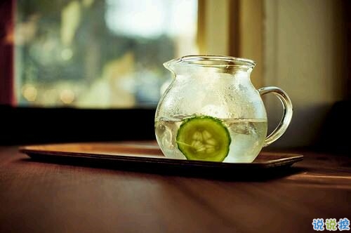 唯美簡(jiǎn)單的英文說(shuō)說(shuō)帶圖片 世人萬(wàn)千種浮云莫去求7