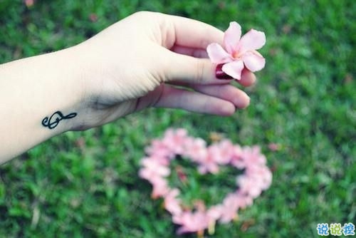 適合朋友圈發(fā)自拍的文案 女生發(fā)自拍的配文獨特有趣9