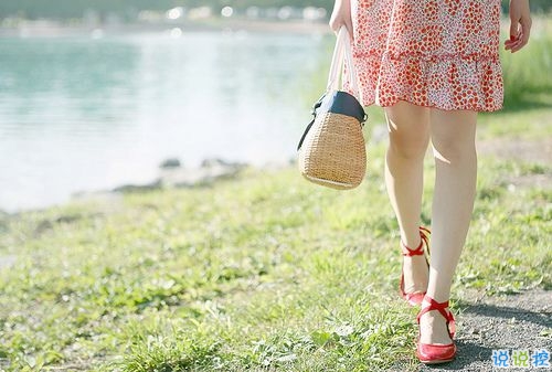 適合朋友圈發(fā)自拍的文案 女生發(fā)自拍的配文獨特有趣3