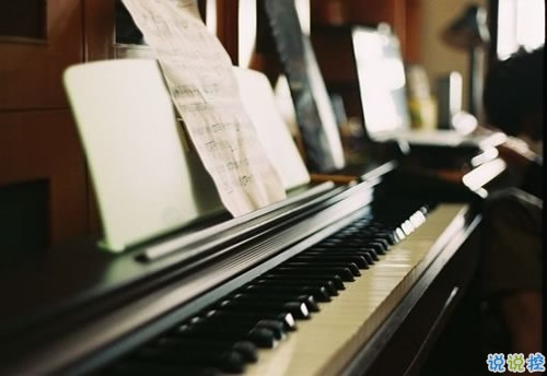 有關(guān)于戀愛的說說帶圖片2018最新說說 文字控大愛的愛情說說配圖3