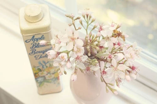 有些傷感的關(guān)于人生和成長的說說帶圖片 生活的本質(zhì)就是離別11