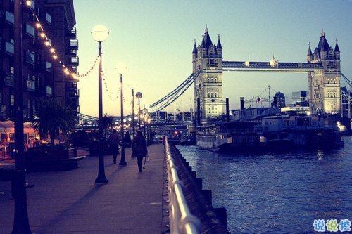 選擇放棄的傷感愛(ài)情說(shuō)說(shuō)帶圖片 描述對(duì)愛(ài)情感到無(wú)奈的說(shuō)說(shuō)3