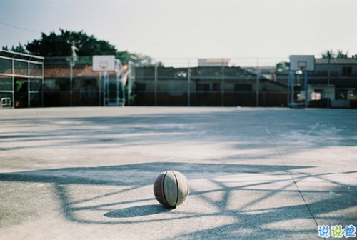 2019心里難受的說(shuō)說(shuō)帶圖片 一絲絲難過(guò)的朋友圈說(shuō)說(shuō)3