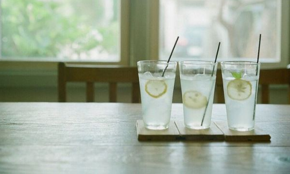 關(guān)于愛情的甜蜜小句子帶圖片 我忘記誰都不能忘記那個(gè)夏天的你10