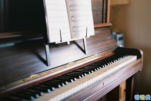 qq說說女生傷感心累了帶圖片 簡短一句話說說女生難過寂寞7