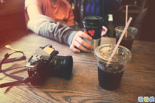 有時(shí)幸福又難過(guò)傷感的說(shuō)說(shuō)帶圖 暗戀是一個(gè)人的兵荒馬亂6