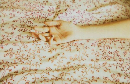 適合喜歡一個(gè)人時(shí)發(fā)的甜蜜愛情說說帶圖片 ?有你有我有吃的就又是美好的一天14