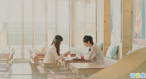 適合戀愛中的甜蜜發(fā)的說說帶圖片 我見過的全部風景都抵不上你一句我想見你1