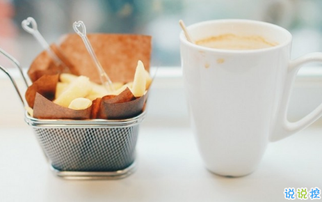 2018失戀的句子說說心情配圖 你永遠(yuǎn)也看不到我最寂寞時候的樣子16