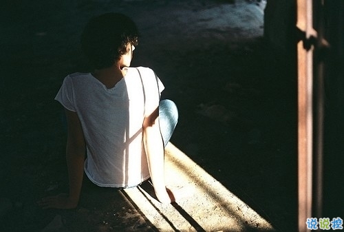 一個(gè)人跨年的傷感說說帶圖片 2019年跨年說說傷感有點(diǎn)想哭2