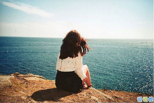 有時(shí)幸福又難過(guò)傷感的說(shuō)說(shuō)帶圖 暗戀是一個(gè)人的兵荒馬亂12