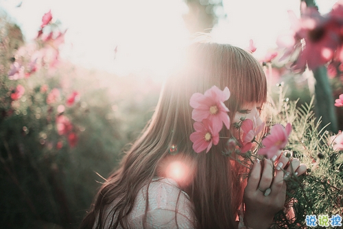 有時(shí)幸福又難過(guò)傷感的說(shuō)說(shuō)帶圖 暗戀是一個(gè)人的兵荒馬亂9