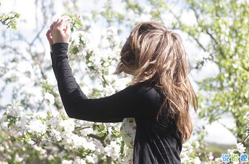 唯美簡單的治愈系說說帶圖片 山月孤寂只是未見我12