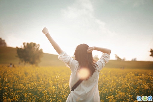 有時(shí)幸福又難過(guò)傷感的說(shuō)說(shuō)帶圖 暗戀是一個(gè)人的兵荒馬亂1