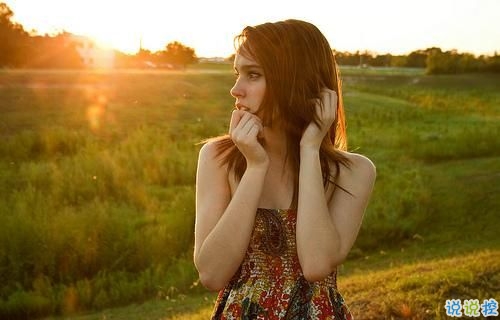 關(guān)于愛情簡單又有道理的句子配圖 愛情是一個人的天荒地老15