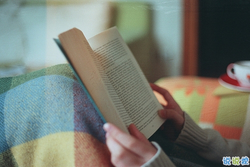 關于青春年華浪漫唯美的愛情句子 年少的笑漾著微光16