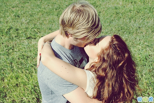 甜蜜情侶的戀愛愛情說說帶圖片 我相信星星會(huì)說話石頭會(huì)開花11