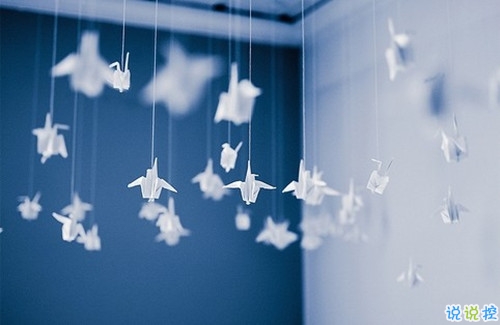 回憶總想哭的傷感說說帶圖片 學(xué)著忘記你釋懷一切的傷感說說12