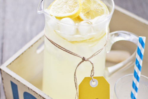 正能量的句子經(jīng)典語句 要抹去懊悔終究只有繼續(xù)不斷努力2