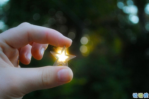 青春勵(lì)志經(jīng)典說說大全帶圖片 好聽又特別有哲理的一些話1