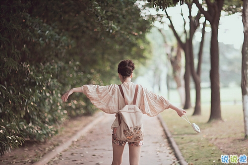 睡前一條朋友圈的經(jīng)典說(shuō)說(shuō)帶圖片 比愛(ài)更深刻經(jīng)典說(shuō)說(shuō)15