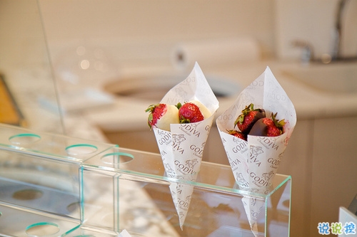 那些和青春夏天有關(guān)的唯美簡(jiǎn)單小清新圖片句子 陽(yáng)光傾落風(fēng)雨都不舍13