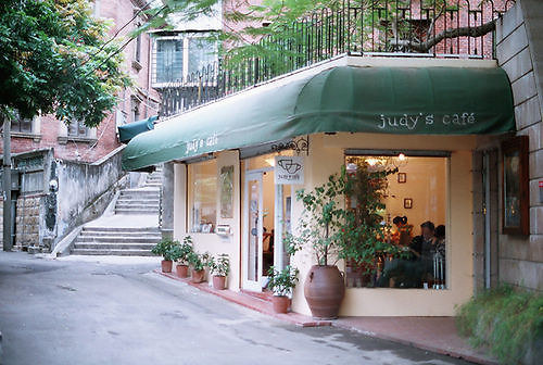 超唯美文藝的說(shuō)說(shuō)帶圖片 你看沒(méi)看見(jiàn)我都盛開(kāi)風(fēng)來(lái)不來(lái)芬芳都在8