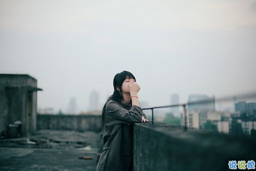 唯美簡(jiǎn)單的英文說(shuō)說(shuō)帶圖片 世人萬(wàn)千種浮云莫去求10