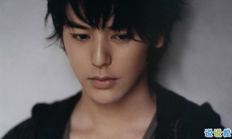 2018失戀的句子說說心情配圖 你永遠(yuǎn)也看不到我最寂寞時候的樣子1