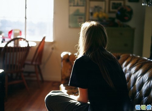 愛情破碎的悲傷說說帶圖片 讓人痛苦的愛情說說配圖9